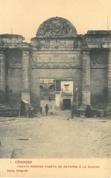 Archivo:Puente romano puerta de entrada a la ciudad.jpg