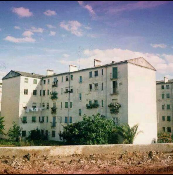 Archivo:Pabellones de Ferroviarios.jpg