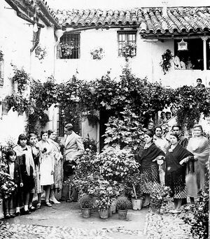 Patio del barrio de Santiago (1930).jpg