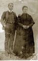 Bisabuela del colono J. M. Ostos (que en 2019 tiene 51 años). La mujer de la imgen, su bisabuela, venía de Soria, se casó con un colono; su padre (de la mujer de la foto) compraba aceitunas en Fuente Palmera. Es posible su relación con este molino u otros de la zona. Cedida por J.M. Ostos..