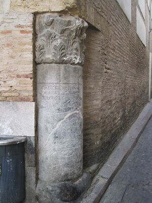 Columna en calle Rey Heredia.jpg