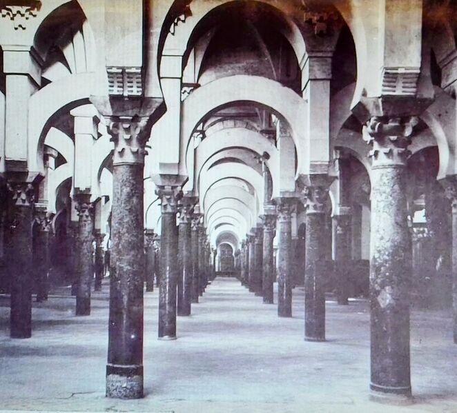 Archivo:Interior de la Mezzquita Catedral (1898).jpg