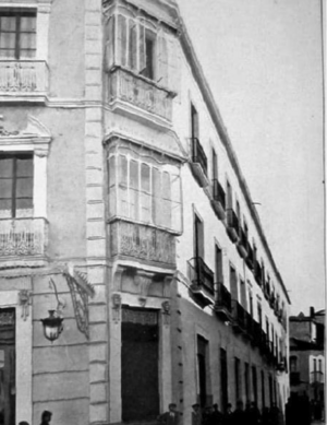 Hotel Suizo visto desde Duque de Hornachuelos (hacia 1920).png