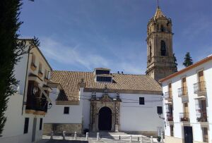Cabra lateral igl parroquial.jpg