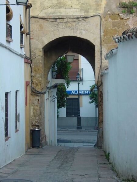 Archivo:Arco del Portillo (2006).JPG