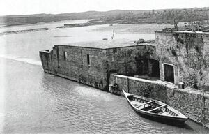 Molino de Martos con barca en primer plano (1930).jpg