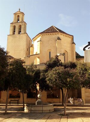 Ábside central y torre igl S Pedro Córdoba.jpg