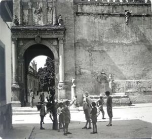 Puerta de Santa Catalina (1930).jpg