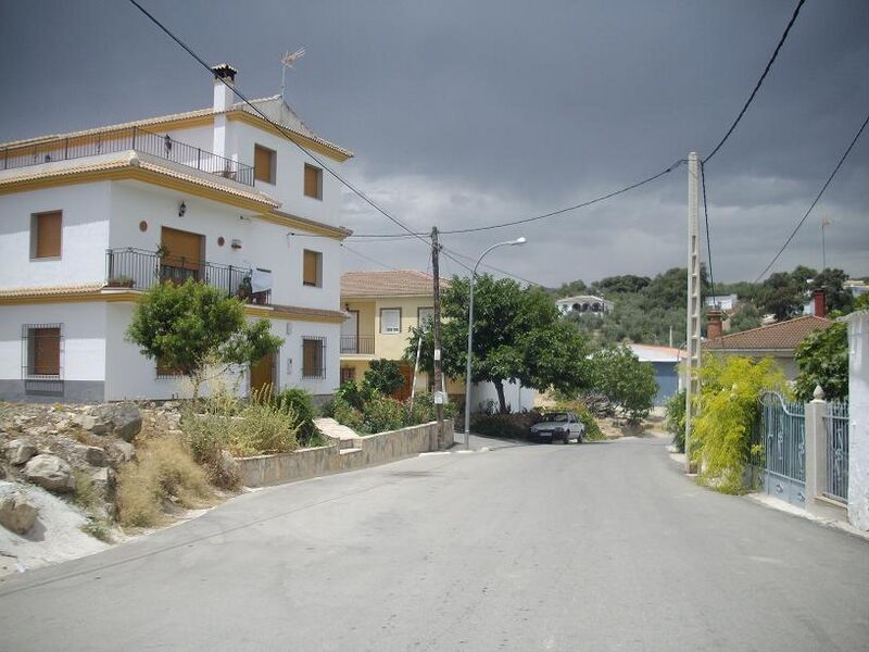 Archivo:Avenida de la fuente la celada iznajar.jpg