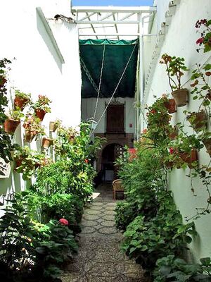 Entrada al hotel restaurante Los Patios.jpg