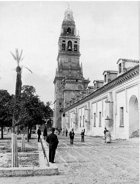 Archivo:Patios de los Naranjos (1898).jpg
