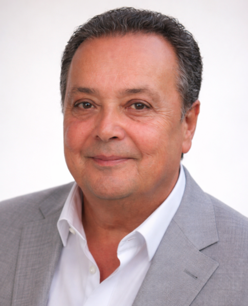 Archivo:Enrique León Encuentra.png