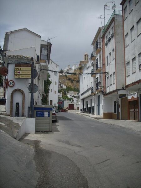 Archivo:Calle doctor molina lopez iznajar.jpg
