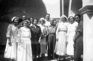 Personal de los Hospitales Militares de Belmez (1937).jpg