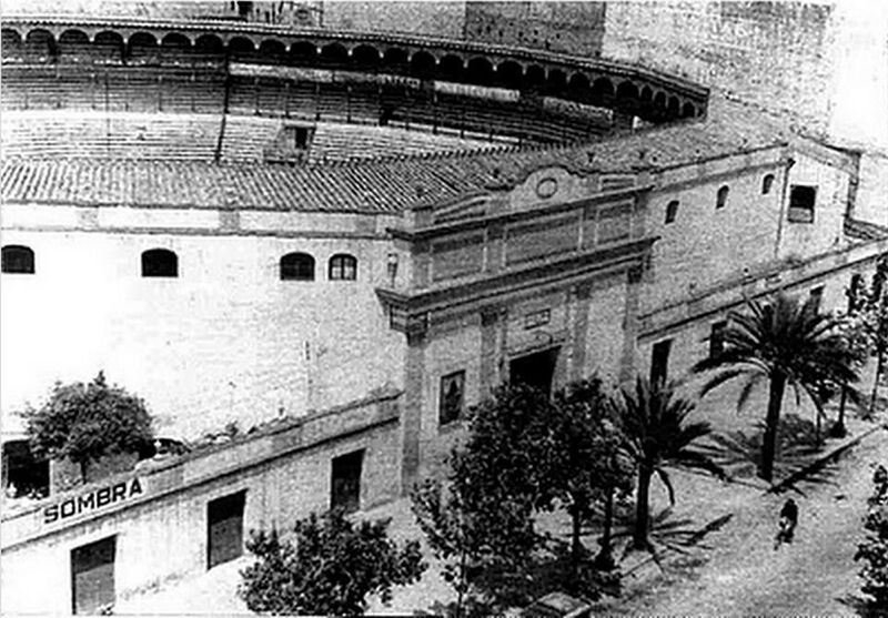 Archivo:Plaza de Toros en los Tejares.jpg