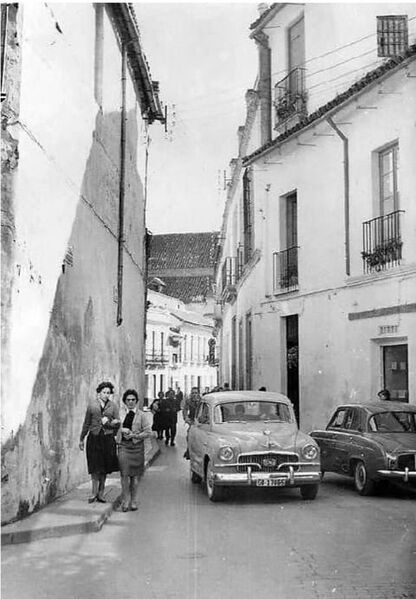 Archivo:Calle Jesús y María, años 1950.jpg
