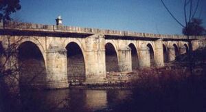 Puente de Alcolea (vista lateral).jpg