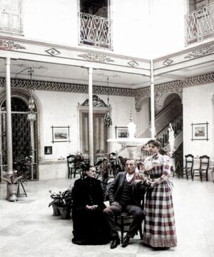 Lagartijo en su casa patio (1893).jpg