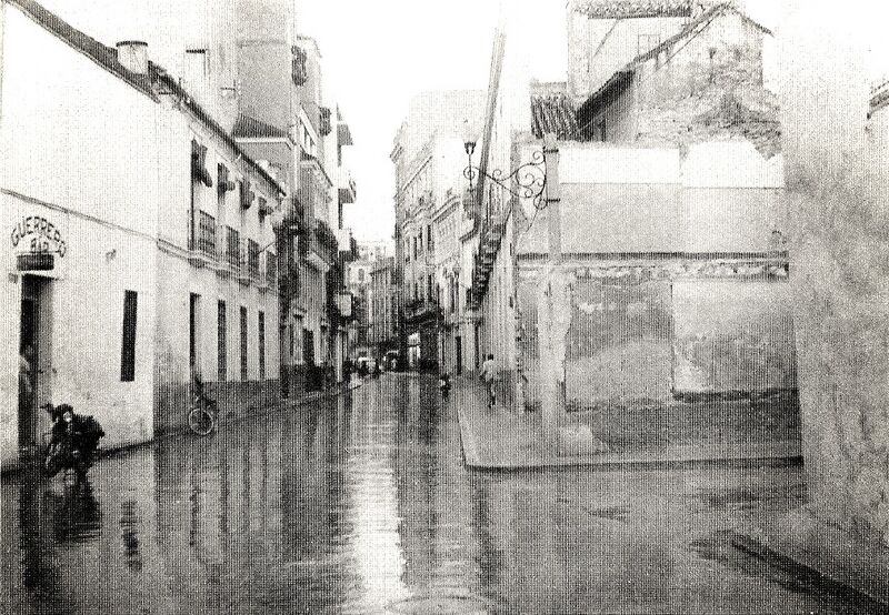 Archivo:Calle Jesús y María (mediados de años 50). Guerrero Bar.jpg