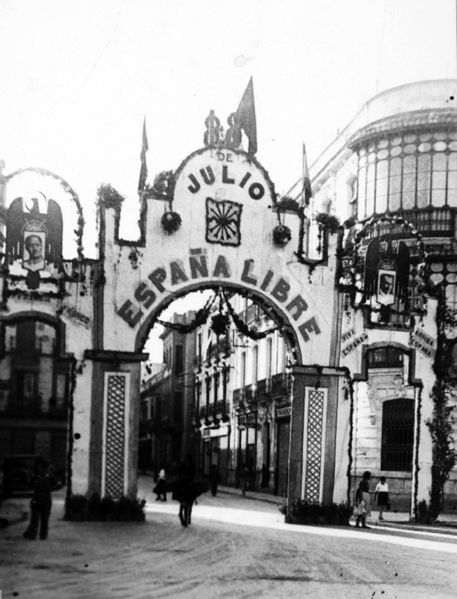 Archivo:Arco conmemorativo Francisco Franco. 18 de julio de 1938. Puerta de Gallegos.png