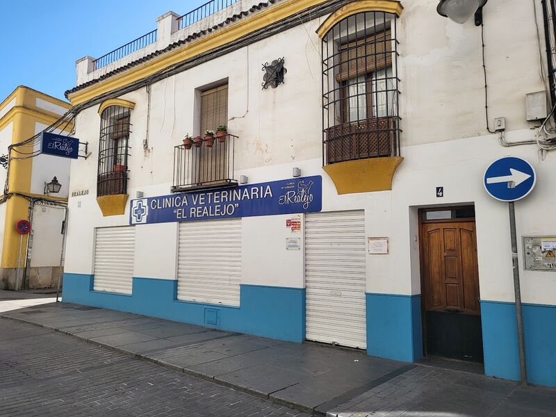 Archivo:Clínica Veterinaria El Realejo.jpg