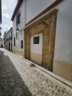 Antigua portada del Convento de San Roque en la calle Buen Pastor.jpg