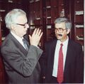 El poeta Luis Jiménez Martos conversa con Antonio Perea en el Ateneo de Madrid. (26.6.1992)