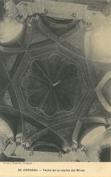 Archivo:Techo en la capilla del Mihrab.jpg