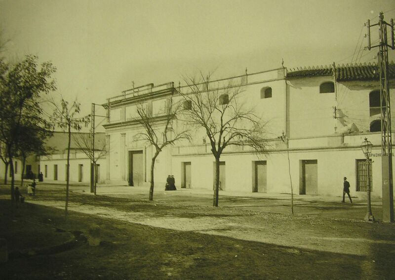 Archivo:Fachada Plaza de Toros de os Tejares (finales siglo XIX).jpg