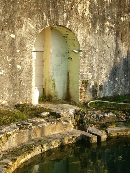 Archivo:Fuente del Toroz.Almodovar del Rio 07.JPG