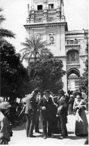 Patio de los Naranjos hacia 1900.jpg