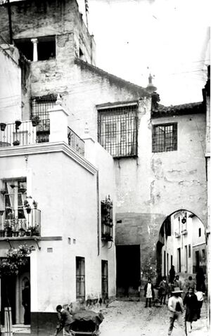 Arco del Portillo y Muralla (1930). Roisin.jpg