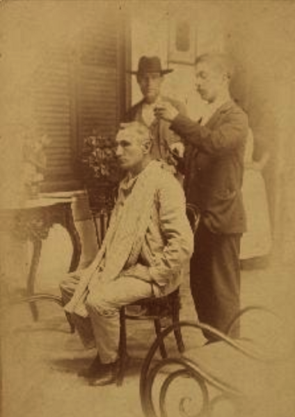 Archivo:Lagartijo se corta la coleta (1893).png