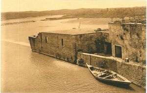 Molino árabe en el río Guadalquivir.jpg