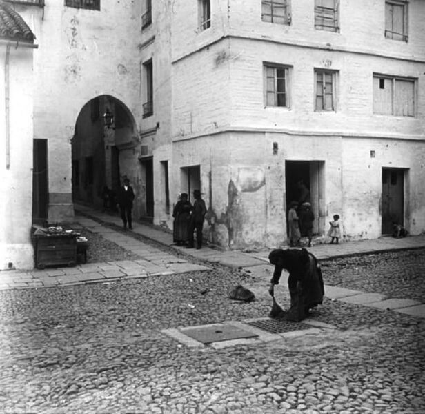 Archivo:Arco del Portillo en 1900.jpg