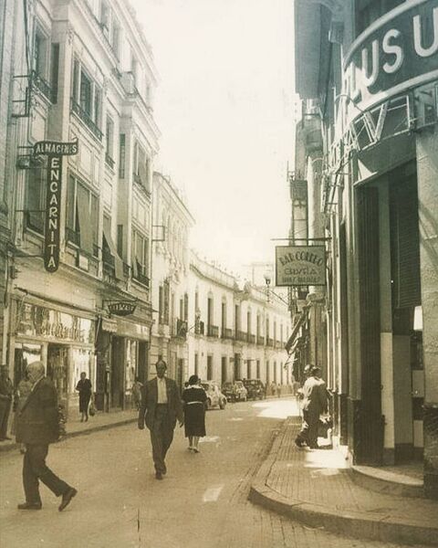Archivo:Calle Jesús María.jpg