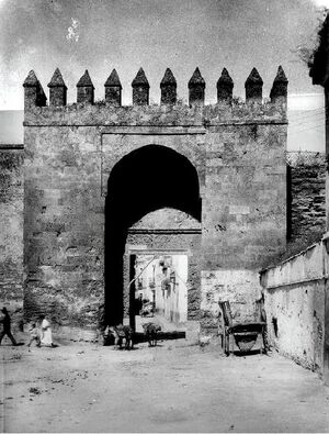 Puerta de Almodóvar hacia 1900.jpg