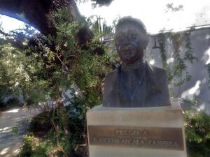 Busto Alcalá Zamora casa natal Priego.jpg