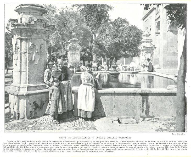 Archivo:Fuente en el patio de los Naranjos.jpg