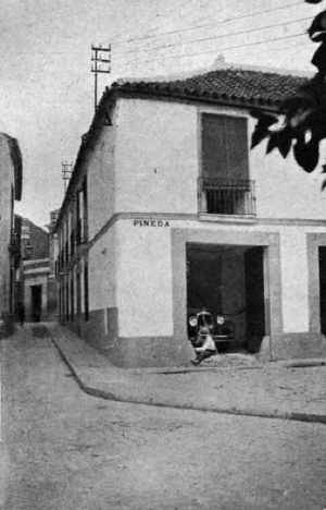 Calle Saravia con Plaza de Pineda (1931).png