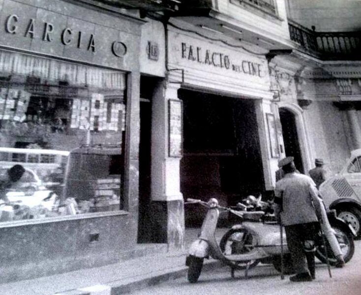 Archivo:Calle Duque de Hornachuelos (años 1970).jpg