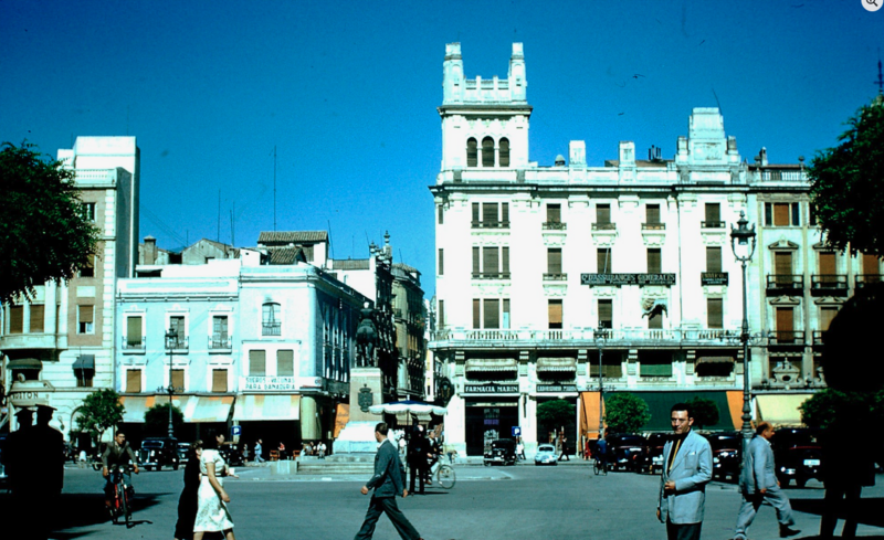 Archivo:Plaza de las Tendillas (1954).png