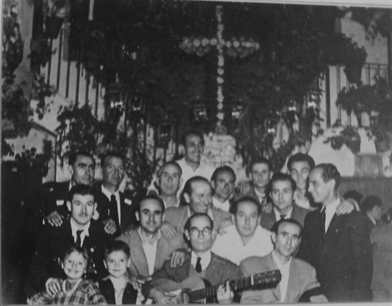 Archivo:Cruz de mayo de la peña los Pollitos I.jpg