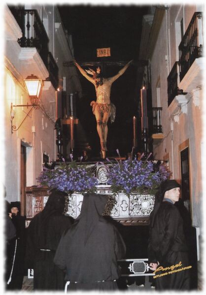 Archivo:Cristo crucificado.jpg