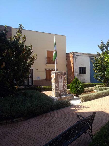 Archivo:Monumento-a-Blas-Infante-en-Fuente-Palmera.jpg