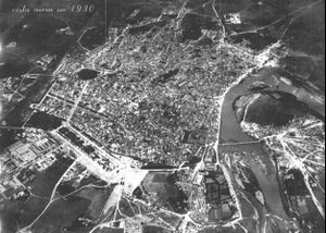 Vista aére de Cordoba en los años30.jpg