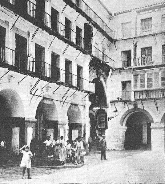 Archivo:Arco Alto de la Plaza de la Corredera (1930).png
