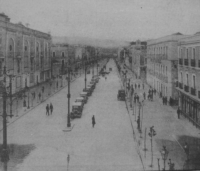 Archivo:Avenida del Gran Capitán en los años 1920.jpg