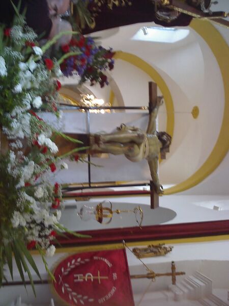 Archivo:Crucificado en la iglesia - Fuente Tójar.jpg