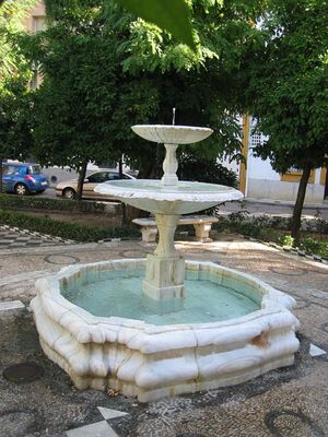 Fuente de la plaza del Cardenal Toledo.jpg